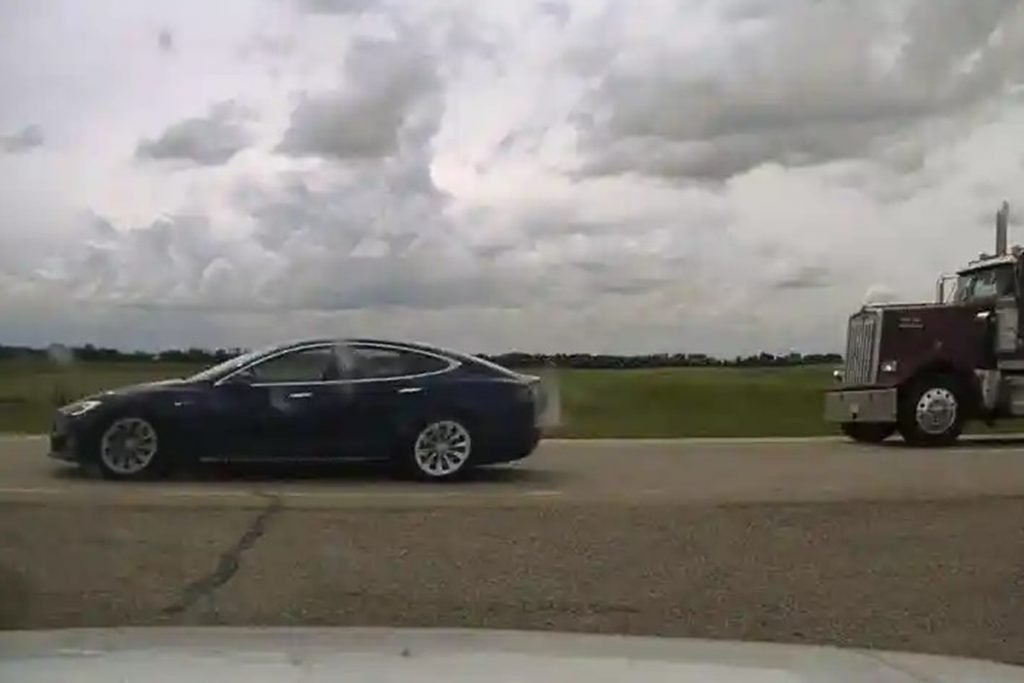 Carro da marca Tesla