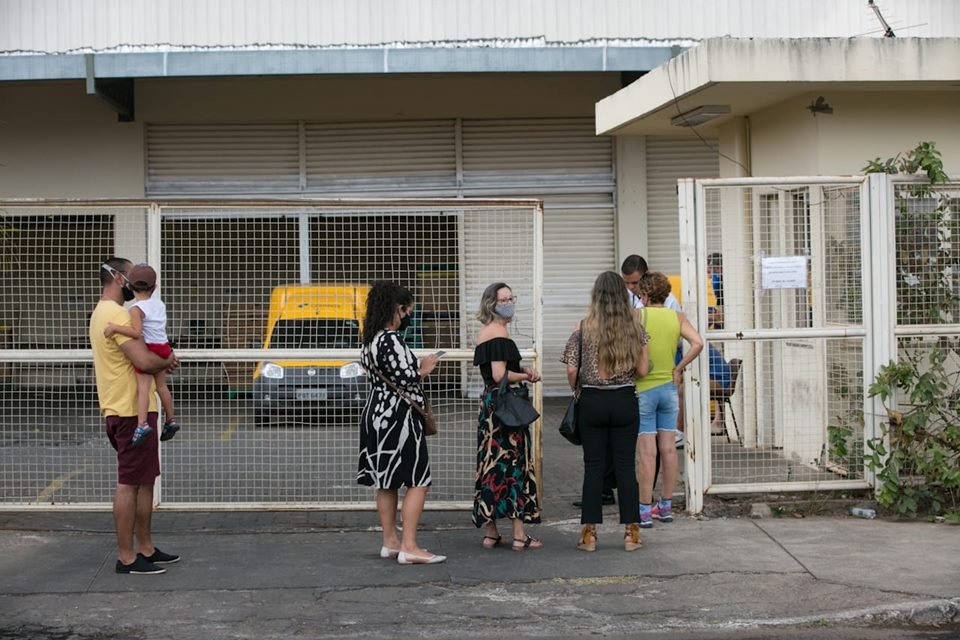 Fila em Centro de Distribuição dos Correios, no SIA