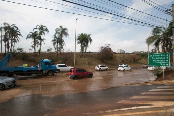 Chuvas deixam estragos em Vicente Pires