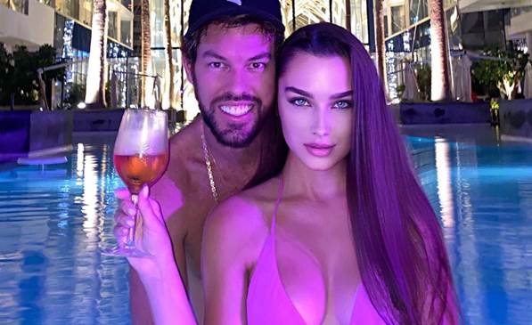 Diego Aguiar, parça de neymar, com modelo russa