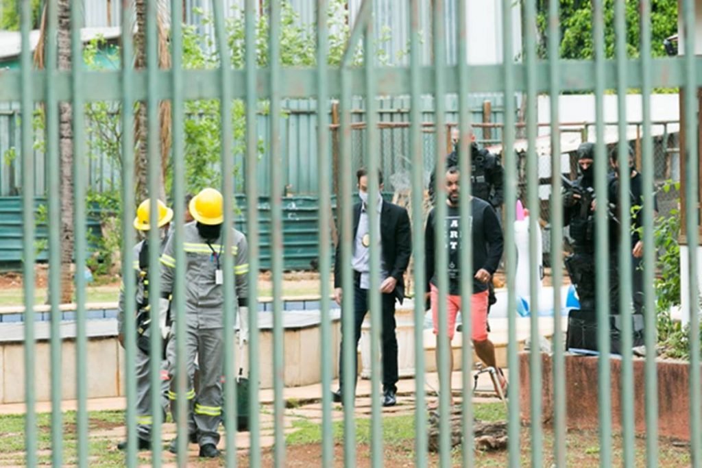 CEB e PCDF verificam suposto roubo de energia em mansão do Lago Sul