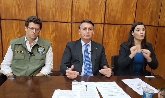 Bolonaro faz live com Salles