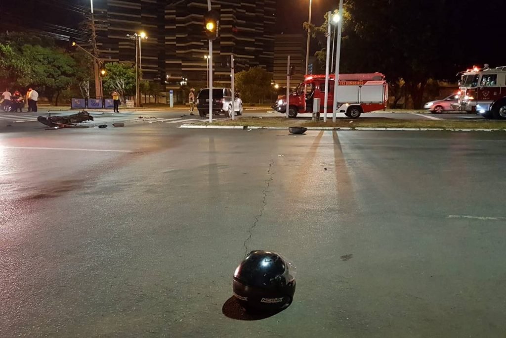 Acidente na W3 Norte deixa um motociclista morto