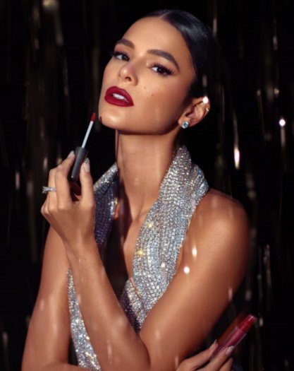 Bruna Marquezine usa batom baratinho em premiação - João Viegas