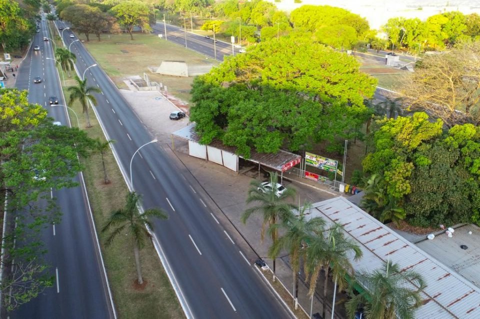Posto de gasolina do Eixinho da 109 Sul construiu e ampliou o estacionamento próximo à estação do metrô