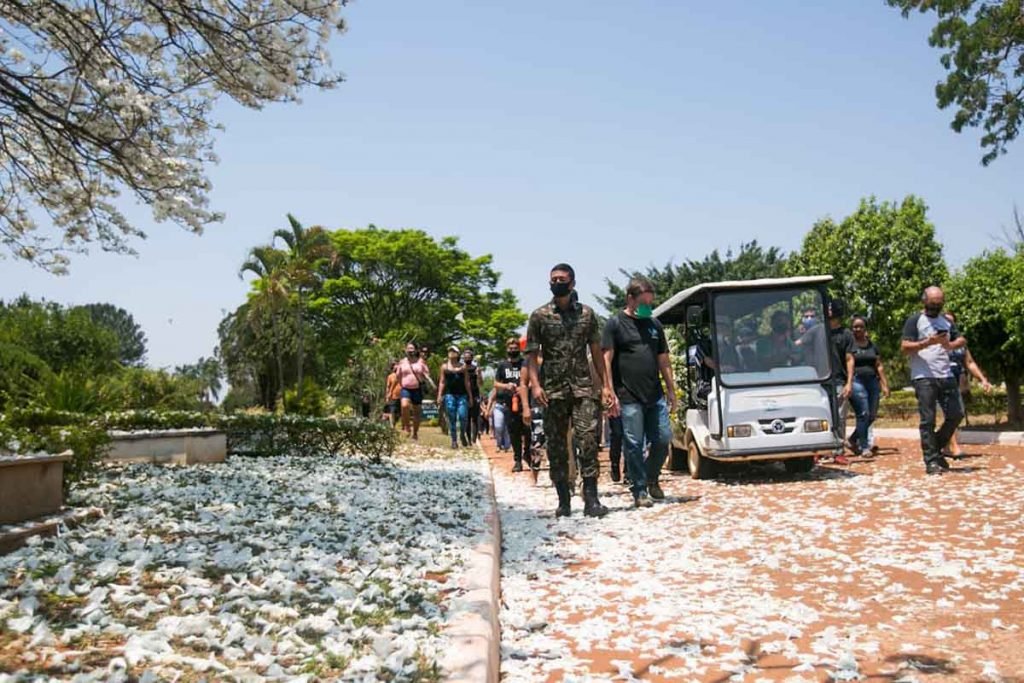 Enterro de Amauri Rodrigues, morto na Cachoeira 3 quedas, no Gama