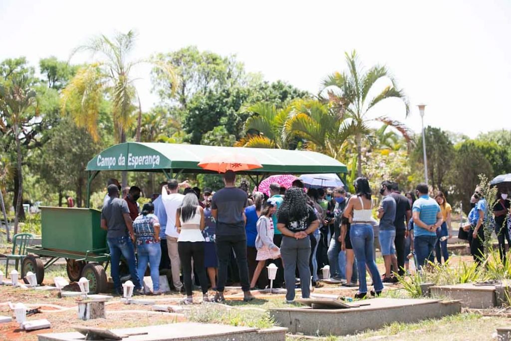 Enterro de Amauri Rodrigues, morto na Cachoeira 3 quedas, no Gama