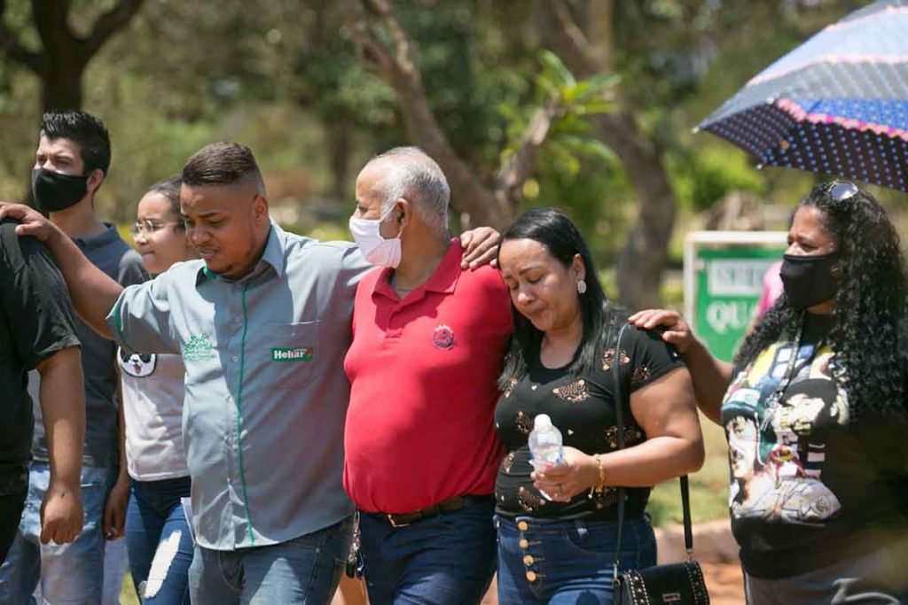 Enterro de Amauri Rodrigues, morto na Cachoeira 3 quedas, no Gama