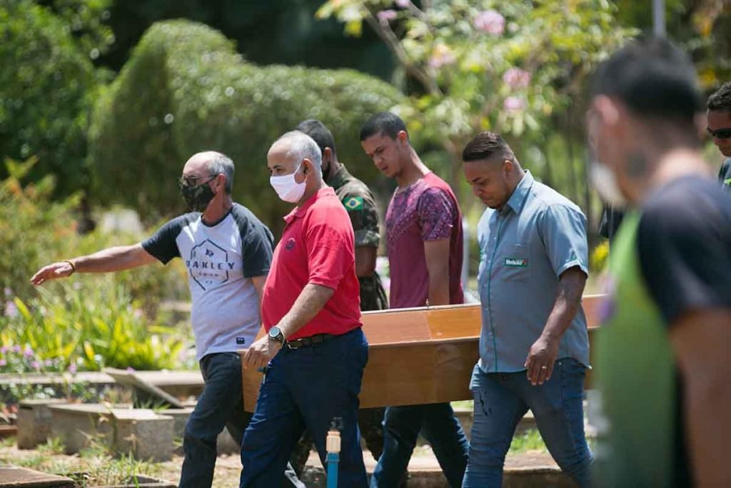 Enterro de Amauri Rodrigues, morto na Cachoeira 3 quedas, no Gama