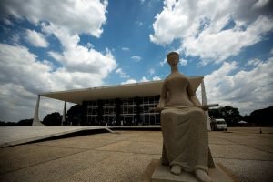 O Supremo Tribunal Federal (STF) julga antecipação para as eleições de 2020 da divisão igualitária dos recursos e tempo de TV e rádio entre candidatos negros e brancos