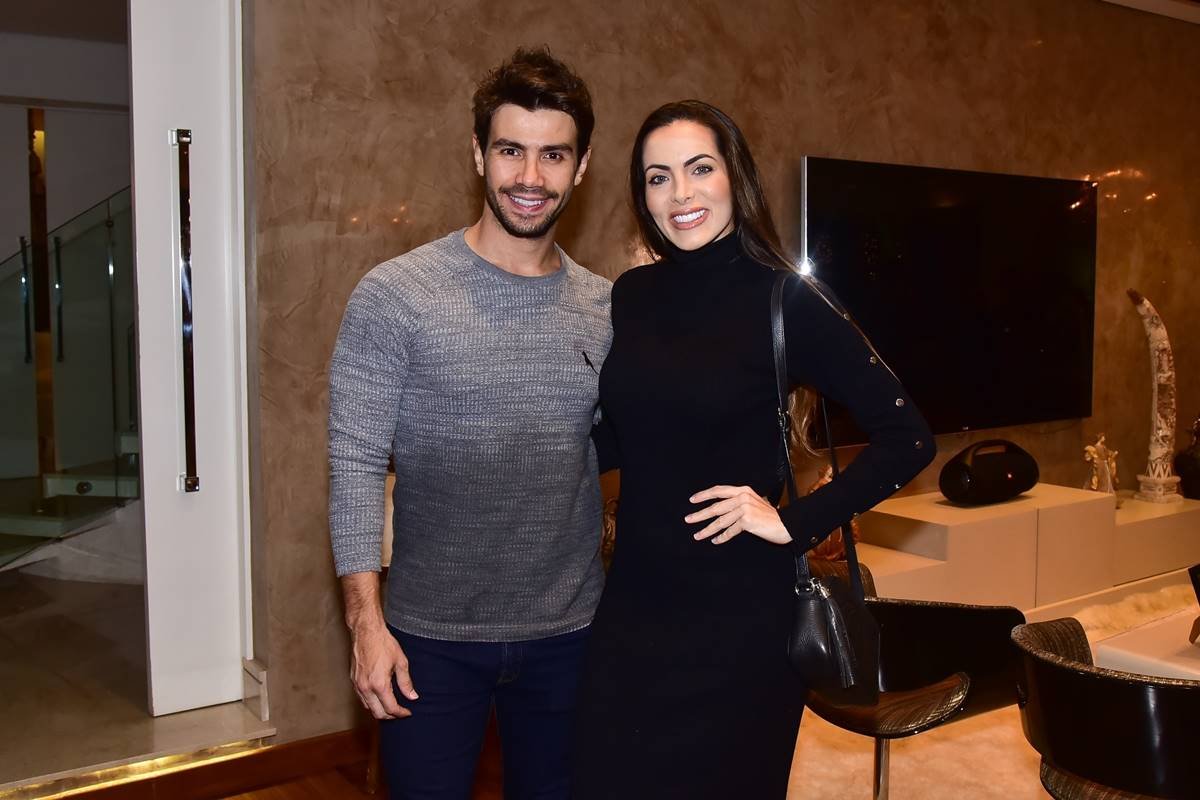 *EXCLUSIVO* Maiara e Fernando Zor trocam beijos durante festa de lançamento do programa “Glow Up” da Tv Caras em São Paulo