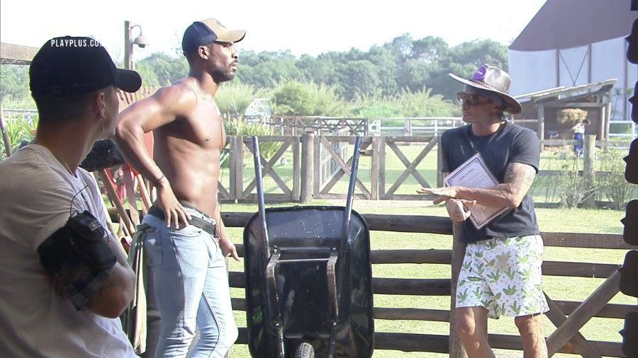 Jojo Toddynho passa mal e tem pico de pressão em A Fazenda - Eu, Rio!