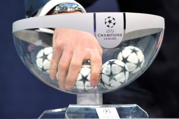 times classificados para as oitavas da champions league