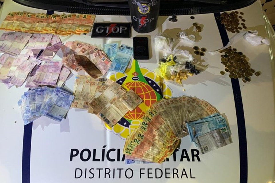 Drogas e dinheiro apreendidos pela PMDF