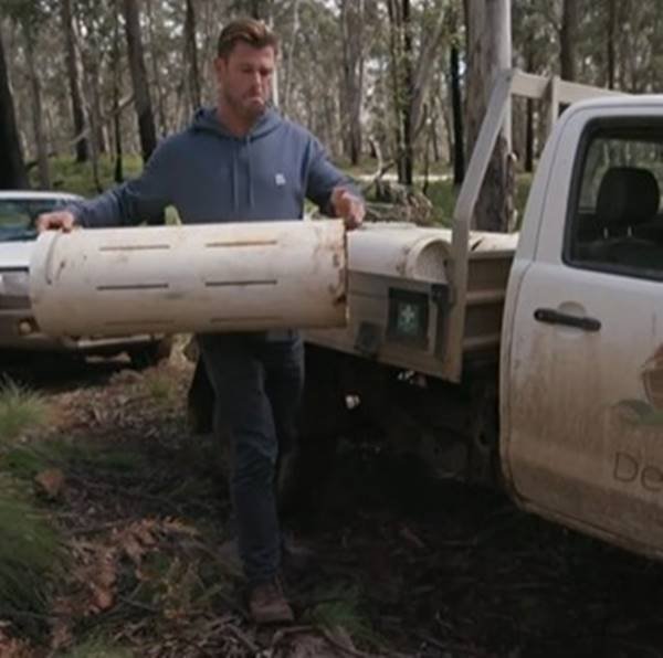 Chris Hemsworth soltando demônios da Tasmânia