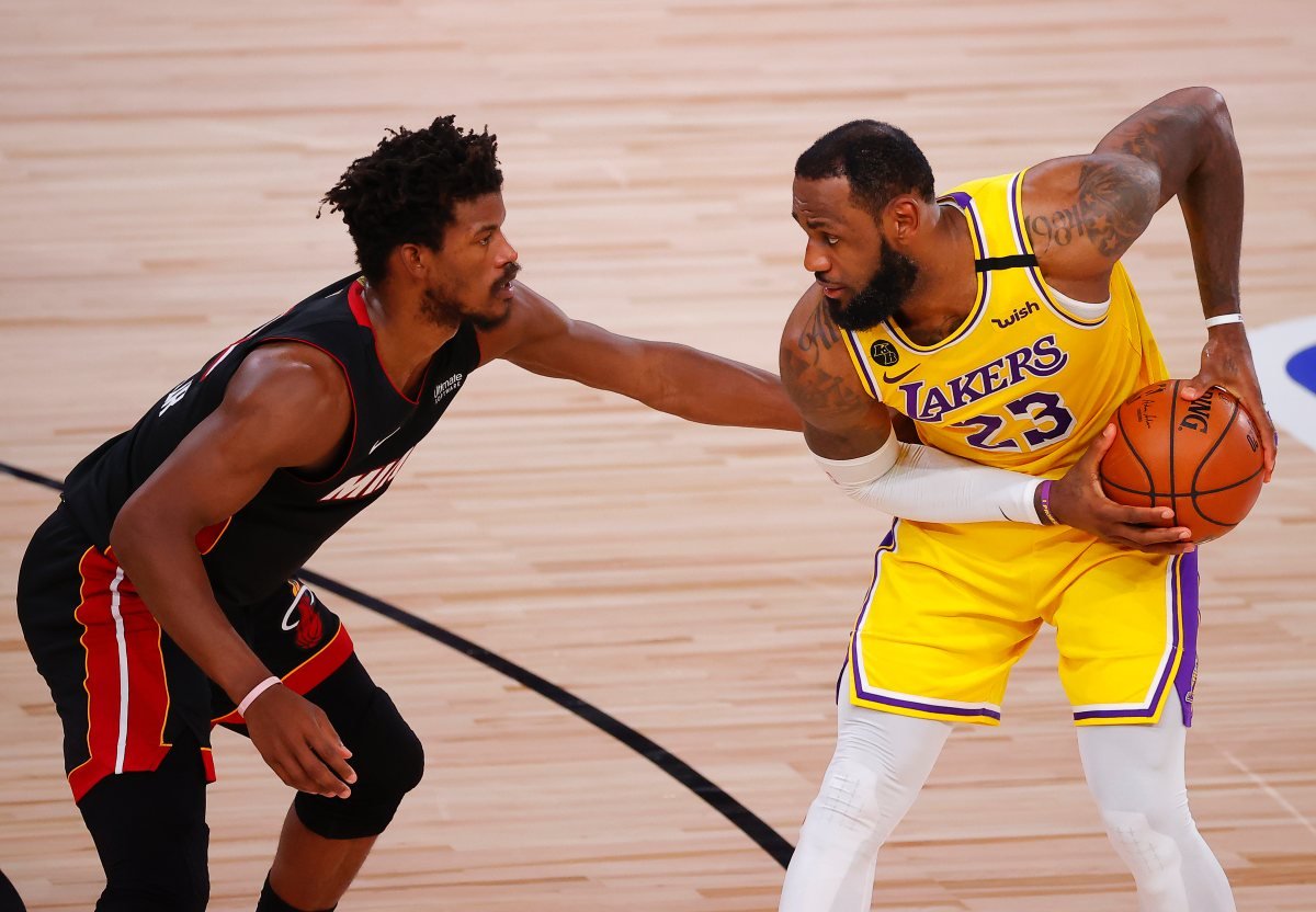 Em duelo de velhos conhecidos, Lakers e Heat decidem o título da NBA