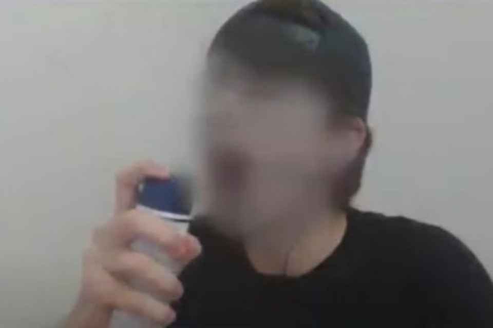 Inalação de sprays vira habito de adolescentes, Notícia
