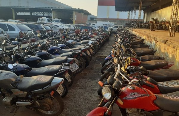 Patio de motos Leilão Detran