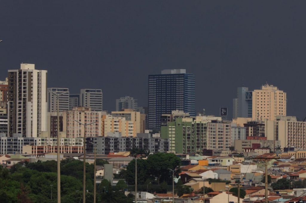 rain brasilia heat dark sky