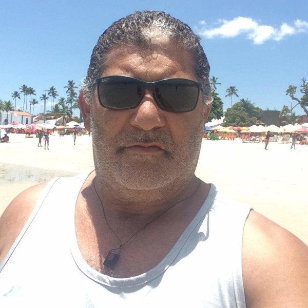 Foto de rosto de homem com barba