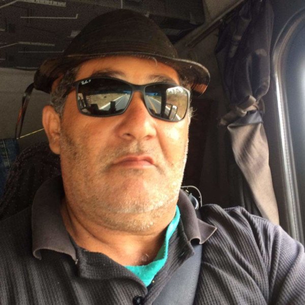 Foto de rosto de homem com barba