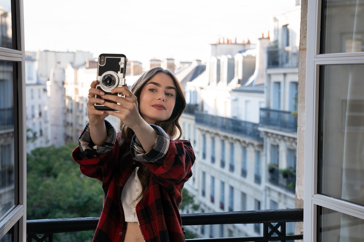 Greve adia gravações da quarta temporada de Emily in Paris
