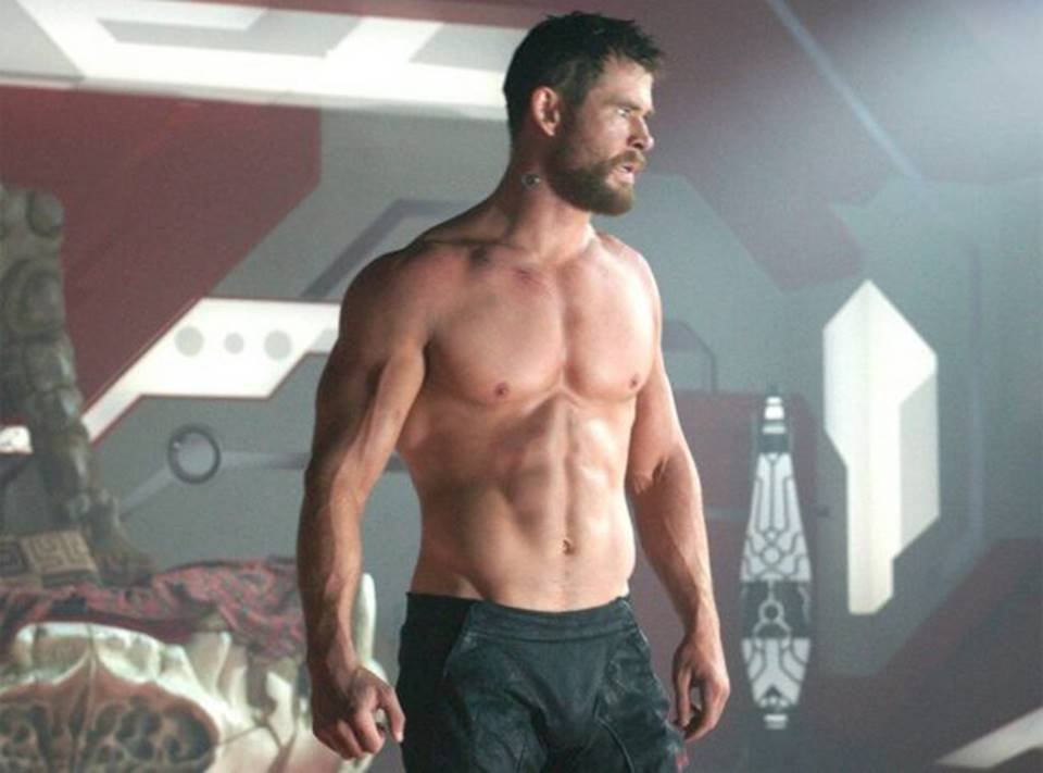 UAU! Chris Hemsworth posta vídeo sem camisa malhando para 'Vingadores:  Guerra Infinita' - CinePOP