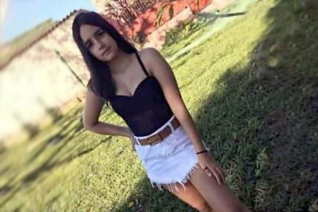 menina de 14 anos