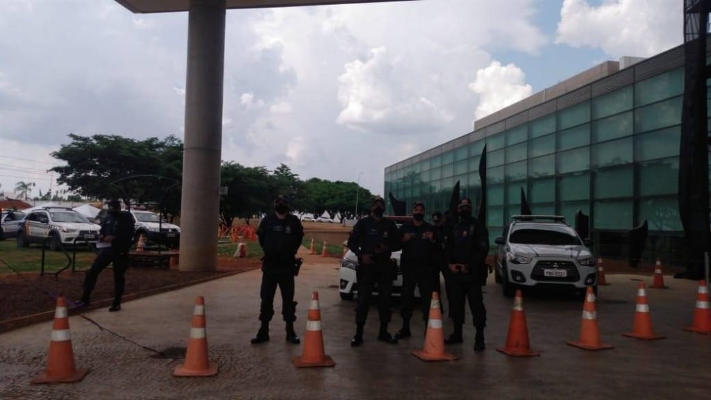 PM em protesto contra privatização da CEB
