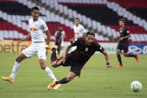 Flamengo empata com o Bragantino e perde chance de encostar no