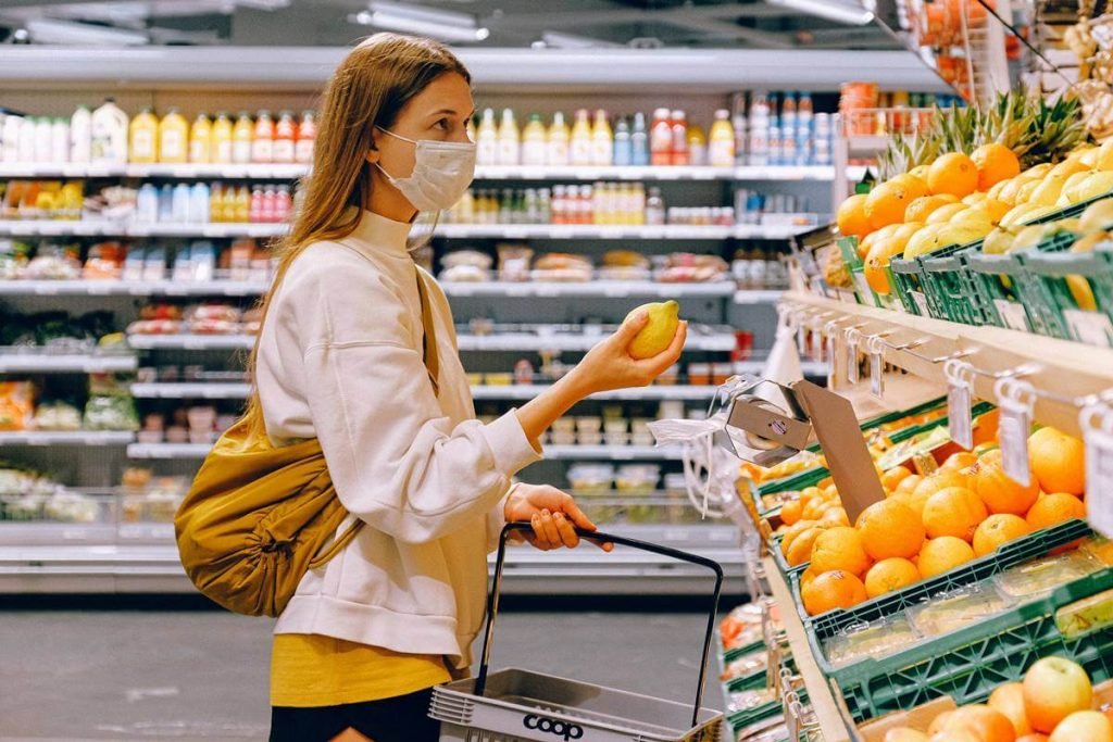 Mulher no supermercado (1)
