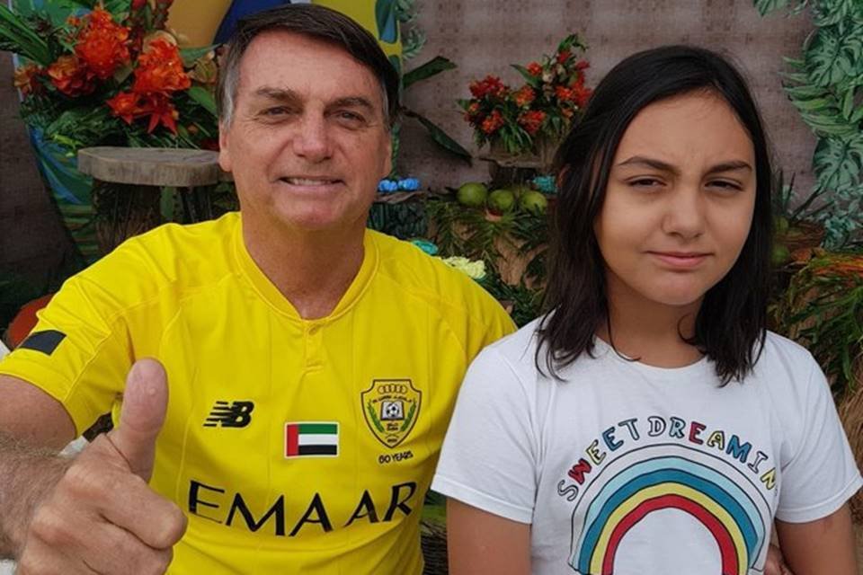 Bolsonaro usa sua filha Laura, de 11 anos, para fazer política