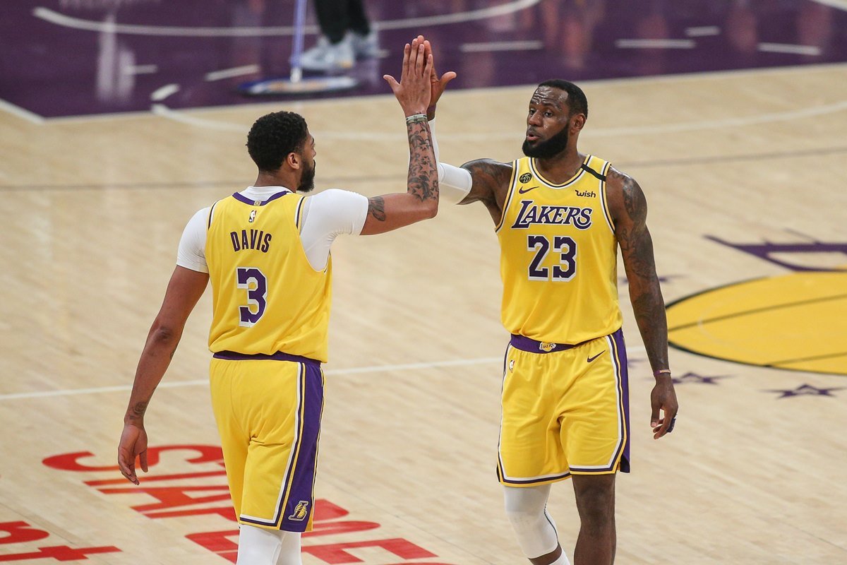 Saiba mais sobre a vida de LeBron James – astro do basquete – Blog