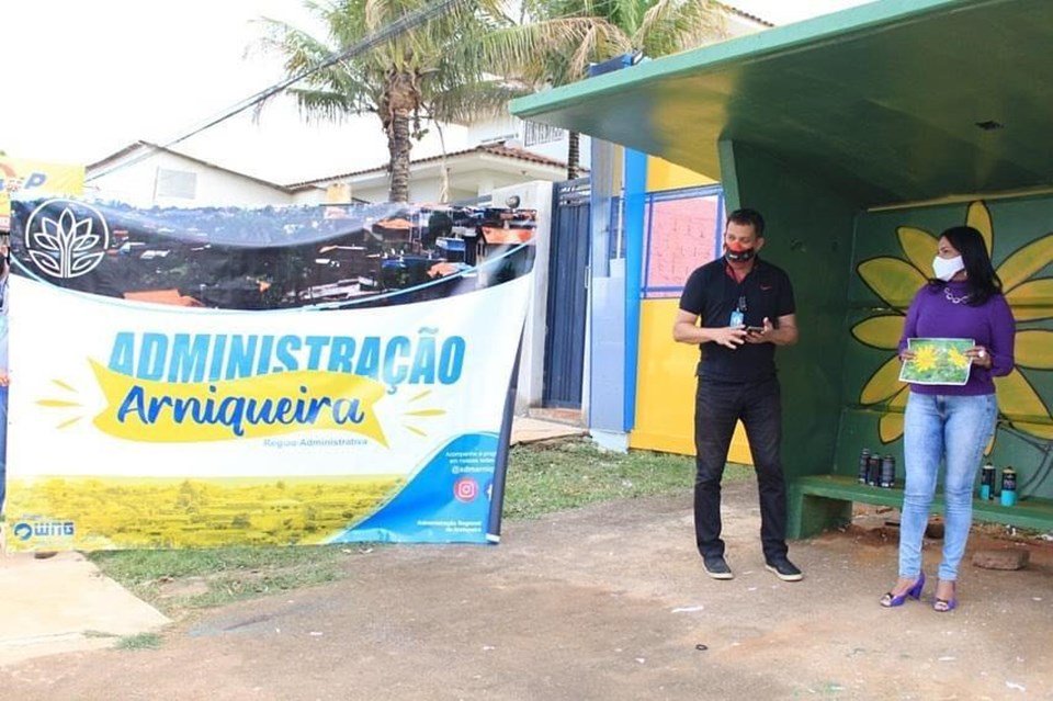 Parada de ônibus em Arniqueira