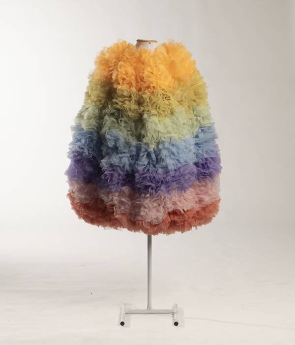 Peça de Tomo Koizumi em exposição