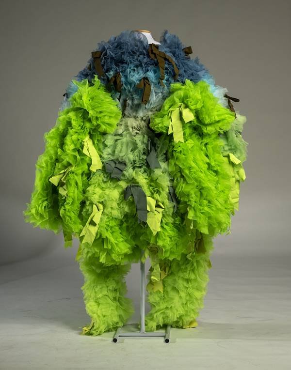 Peça de Tomo Koizumi em exposição