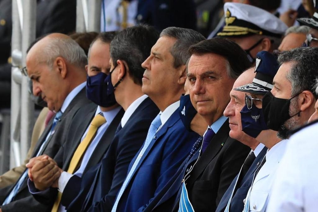 Presidente Jair Bolsonaro assiste à apresentação do novo caça F-39E Gripen