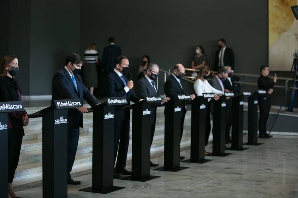 Coletiva para falar sobre saídas no caso da vacina Coronavac