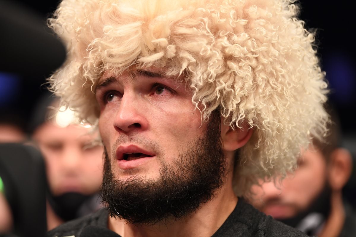 Lutador revela que Khabib e seu time deixaram a Rússia um dia