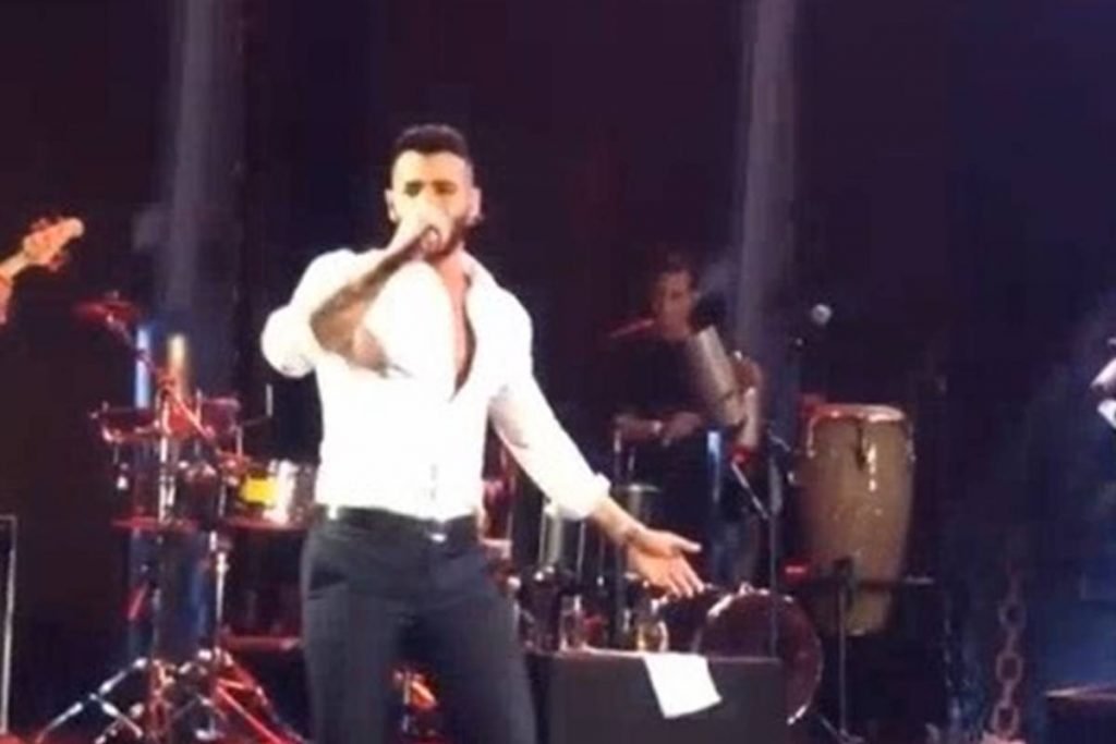 Gusttavo Lima reaparece em festa em SP