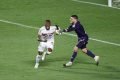 jogador comemorando gol