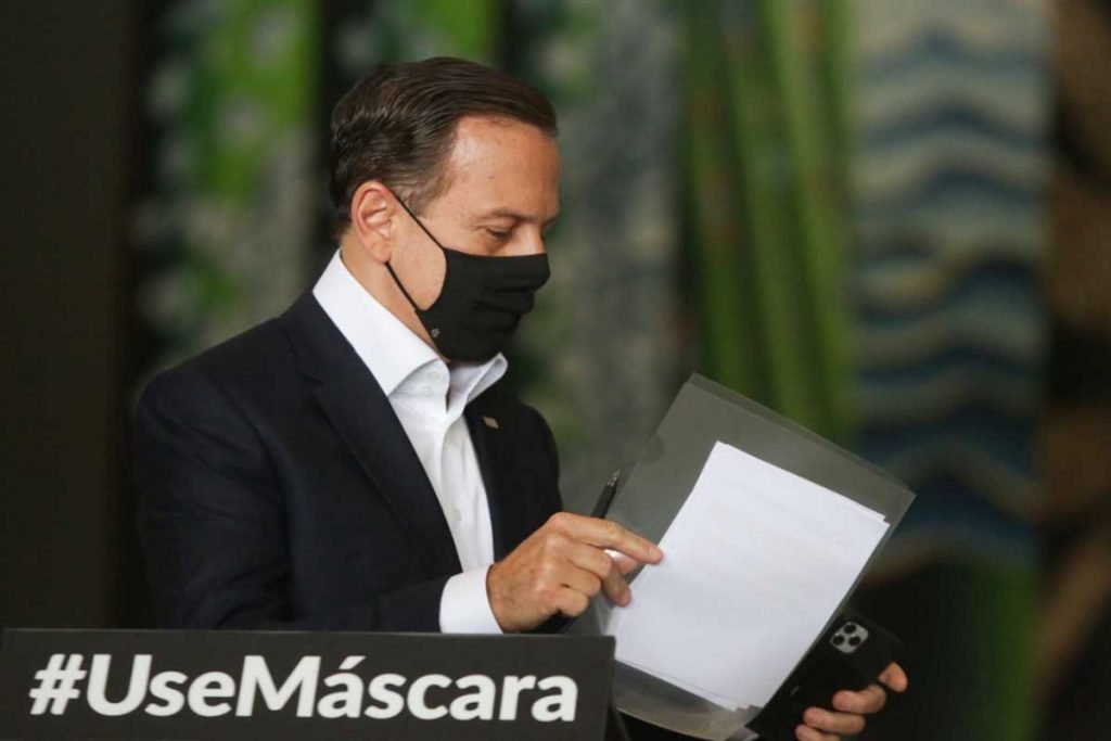 Governador de São Paulo, João Doria, fala sobre abertura de cemitério e parques, e da vacina chinesa