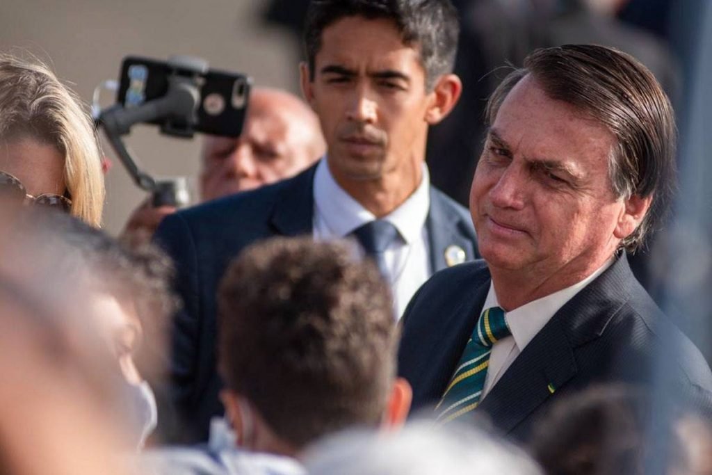 Hasteamento da Bandeira Nacional no Palácio da Alvorada com o presidente Jair Bolsonaro e ministros