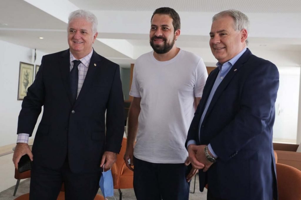 Guilherme Boulos, candidato do PSol à Prefeitura de São Paulo, se reúne na Associação Comercial da cidade
