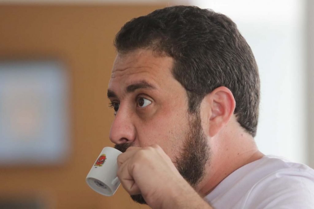 Guilherme Boulos, candidato do PSol à Prefeitura de São Paulo, se reúne na Associação Comercial da cidade