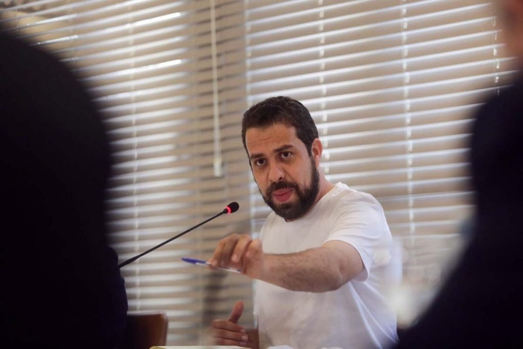 Guilherme Boulos, candidato do PSol à Prefeitura de São Paulo, se reúne na Associação Comercial da cidade