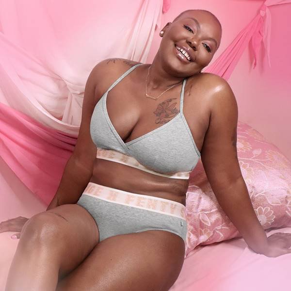 Sobrevivente do câncer de mama posa em campanha da Savage x Fenty