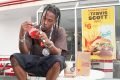Rapper Travis Scott lança coleção com McDonalds