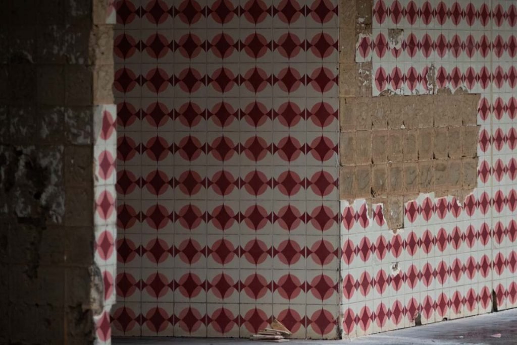 Retirada dos azulejos do Bloco B da 314 Sul