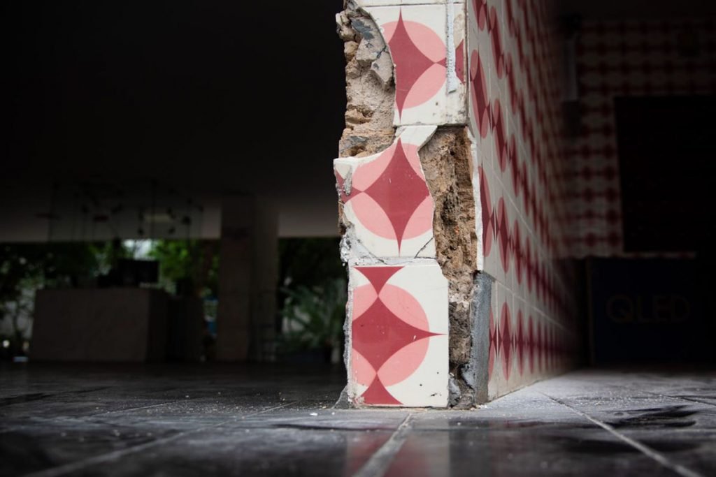 Retirada dos azulejos do Bloco B da 314 Sul